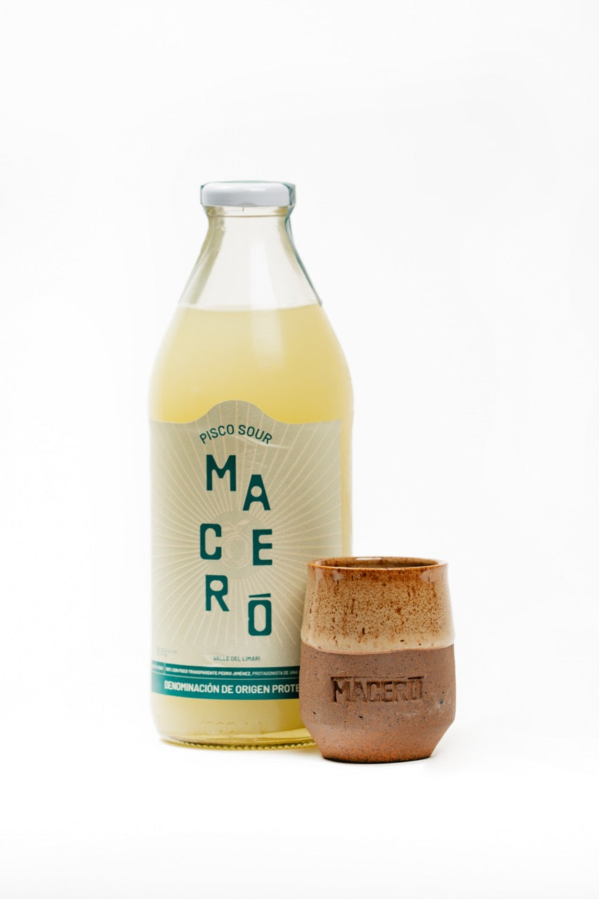 Maceró Pisco sour, con vaso de cerámica en gres